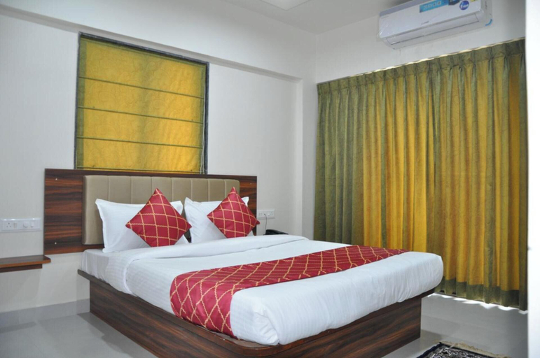 Bedroom, Samrat Inn, Pune