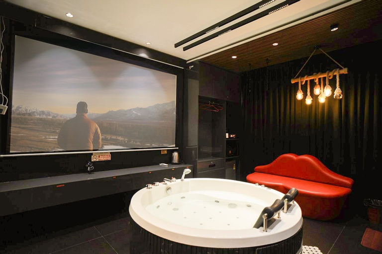 Bathroom 10