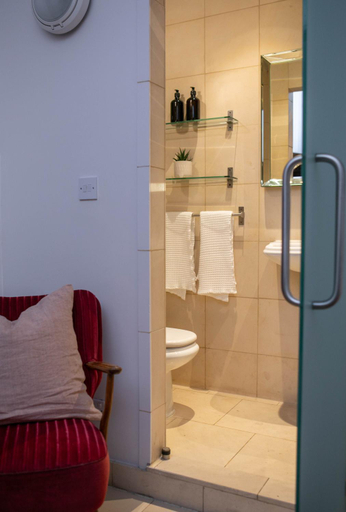 Bathroom 3, The Luxury Inn, London