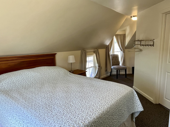 Bedroom 5, The Attleboro House, Dukes