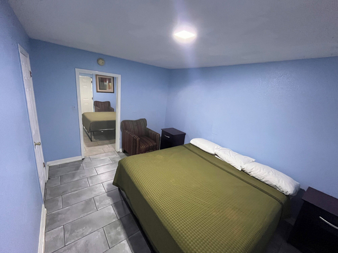 Bedroom 5, Packsaddle Motel, Llano
