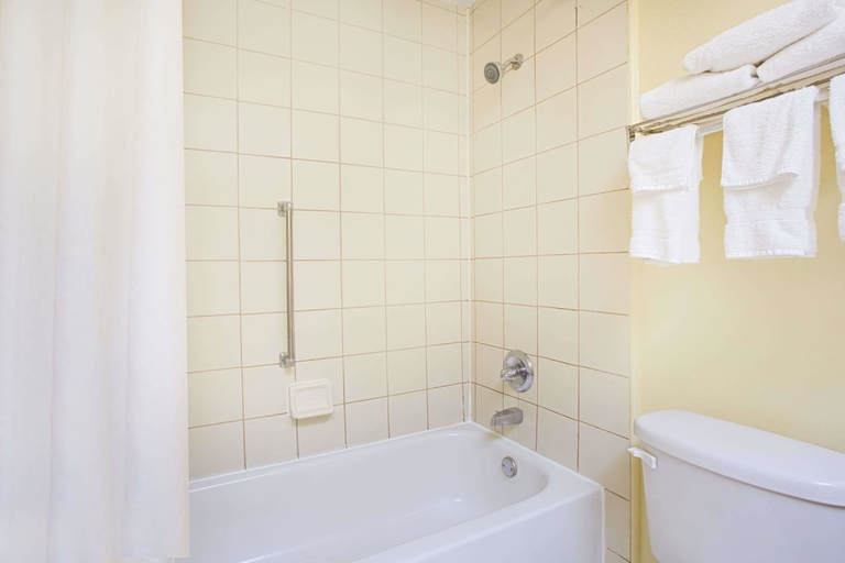Bathroom 3, Quality Inn Chattanooga Hamilton Place, Hamilton