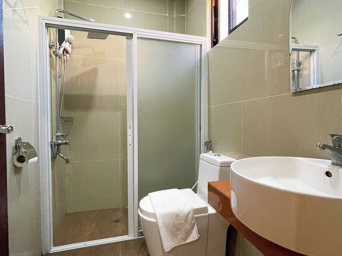 Bathroom 4, Noah's Ark Hotel, Dauis