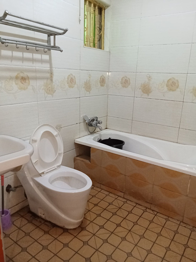 Bathroom 4, B's Hive Hotel & Suites, AbujaMun