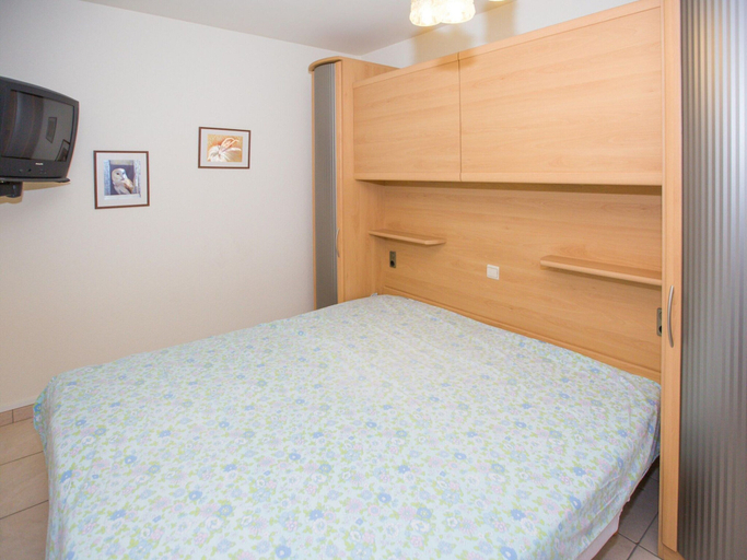Bedroom 5, Apartment Near Zeedijk With Sea View, West-Vlaanderen