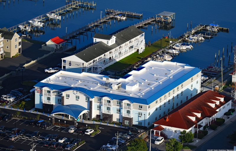 Exterior & Views