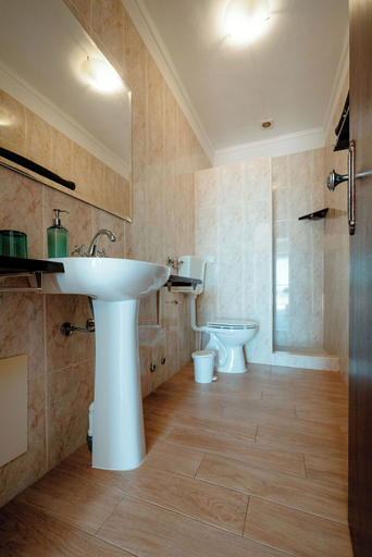 Bathroom 3, Quinta Coelho, Albufeira
