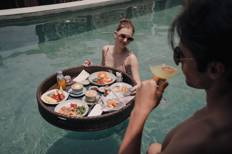 Food & Drinks 18