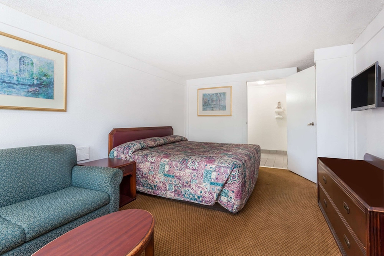 Bedroom 3, Knights Inn Columbia, Lexington