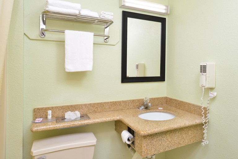 Bathroom 3, Cheshire Welcome Inn, New Haven
