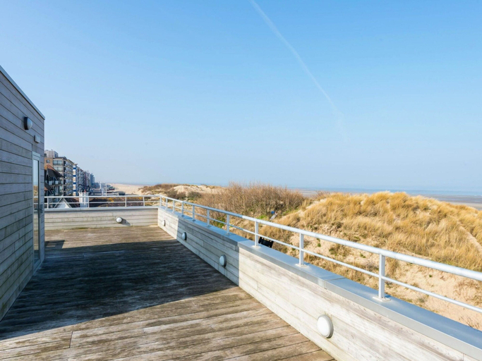 Others 3, Apartment in Koksijde With Sea View, West-Vlaanderen