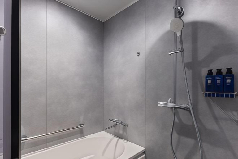 Bathroom 18