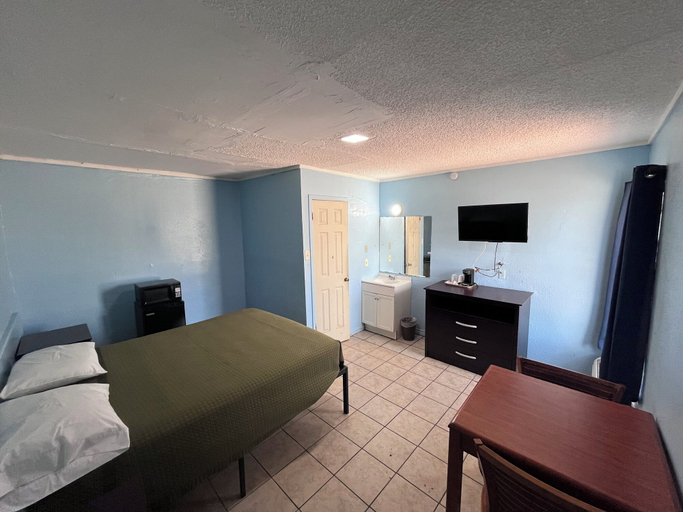 Bedroom 4, Packsaddle Motel, Llano