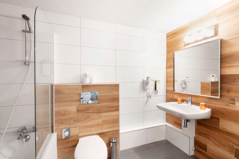 Bathroom 5, Kyriad Belfort Centre Gare, Territoire de Belfort