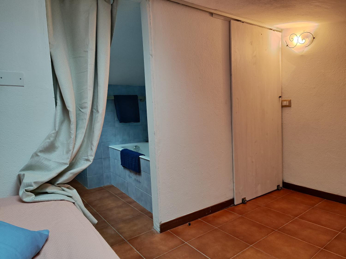 Bathroom 2, Casa Bea, Genova