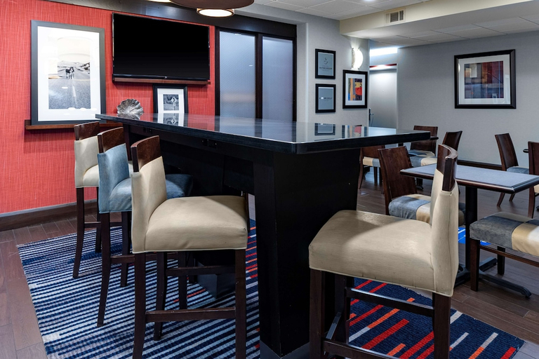 Food & Drinks 5, Hampton Inn Columbia, Maury