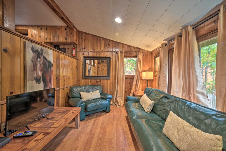 Others 5, Wyatt Earp Cabin with Deck, 1 Mi to Raystown Lake!, Huntingdon