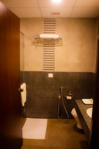 Bathroom 4, Tommaso Inn - Sriperumbudur, Kancheepuram