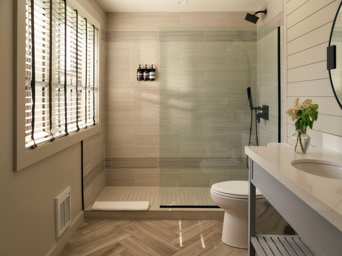 Bathroom 5, Montauk Yacht Club, Suffolk