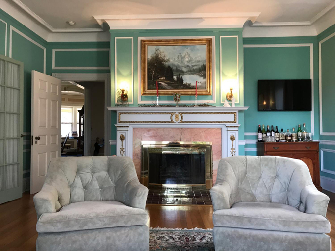 Others 5, Idlwilde Inn, Schuyler