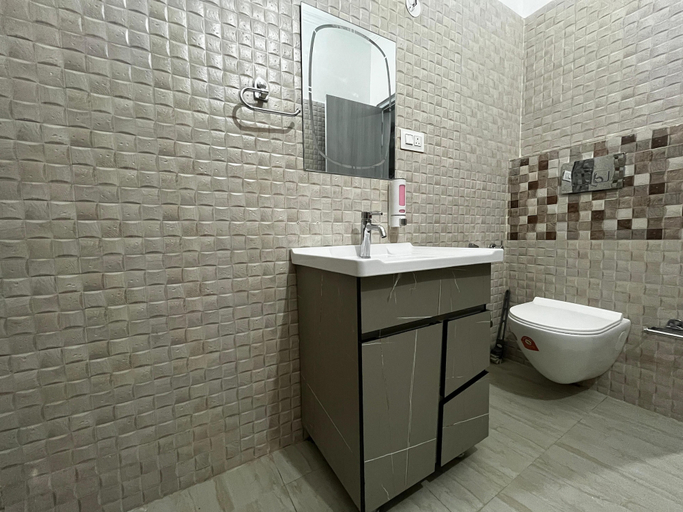 Bathroom 3, The Hills, Dehradun