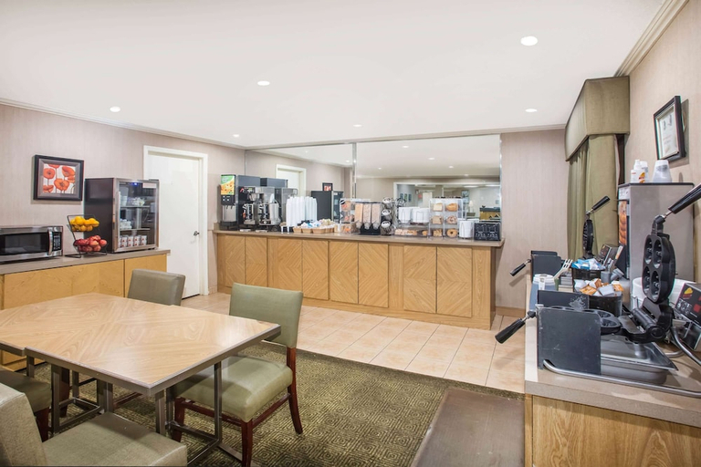 Food & Drinks 4, Baymont by Wyndham Columbia, MO, Boone