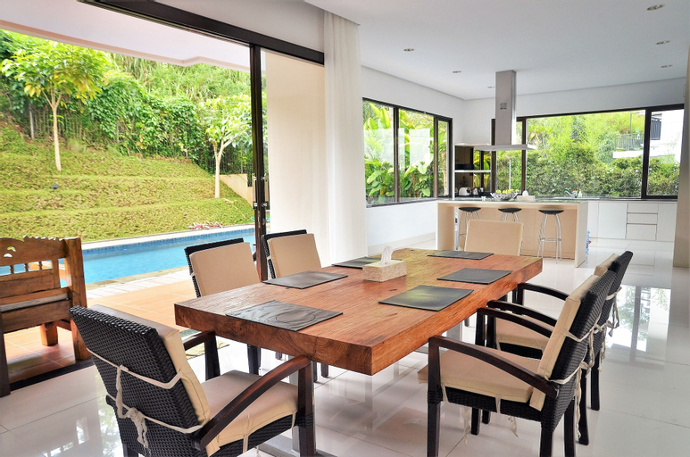 Dining Room 4