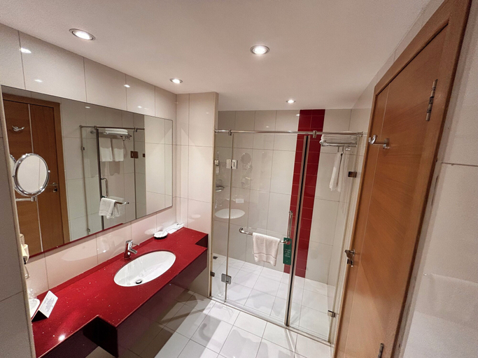 Bathroom 5, Golden Tulip Muscat, Bausher