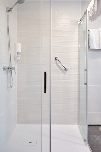 Bathroom 4, Hotel San Lorenzo, A Coruña