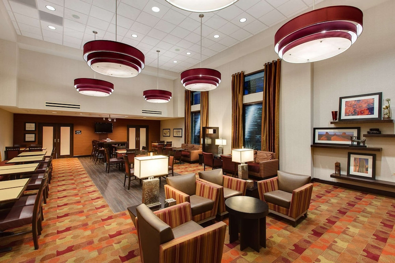 Food & Drinks 5, Hampton Inn & Suites Phoenix Chandler-Fashion Center, Maricopa
