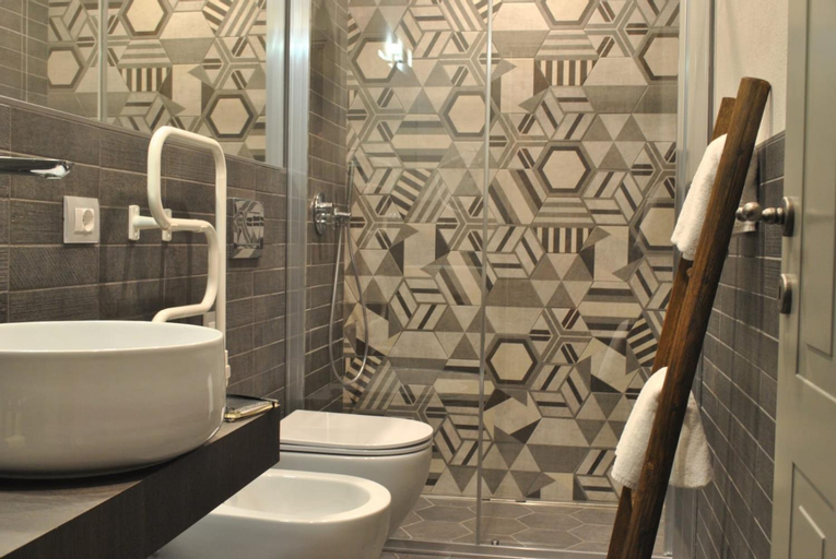 Bathroom 8