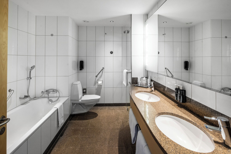 Bathroom 5, Clarion Hotel Copenhagen Airport, Tårnby