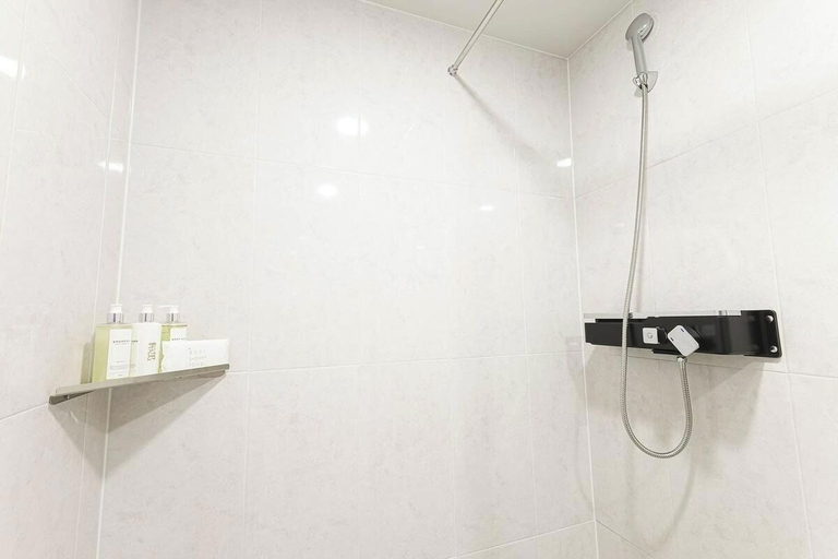 Others 5, hotel daor, Jung