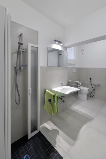 Bathroom 3, Hotel Croce Del Sud, Rimini