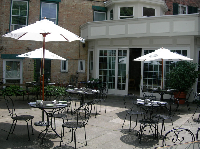 Food & Drinks 5, The Lincklaen House, Madison