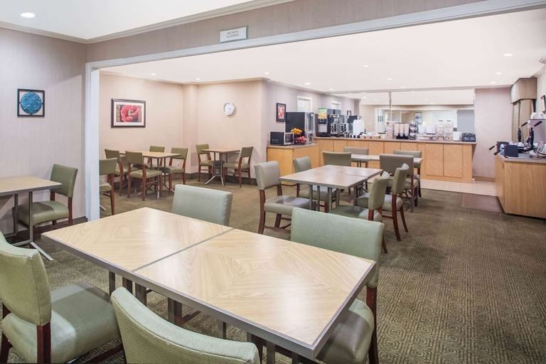 Food & Drinks 3, Baymont by Wyndham Columbia, MO, Boone