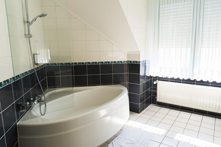 Bathroom, Hotel Restaurant Moris, Luxembourg