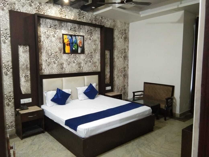Others 4, Hotel Globe, Karnal