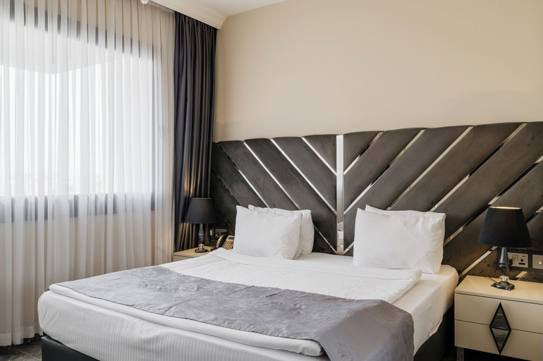 Bedroom 3, Royal Palace Hotel