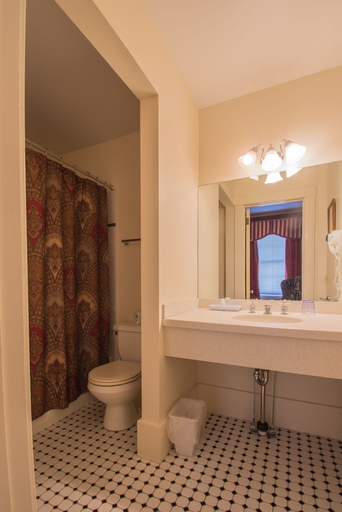 Bathroom 3, The Lincklaen House, Madison