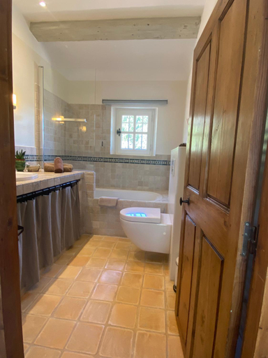 Bathroom 4, La Paradoune 2, Bouches-du-Rhône
