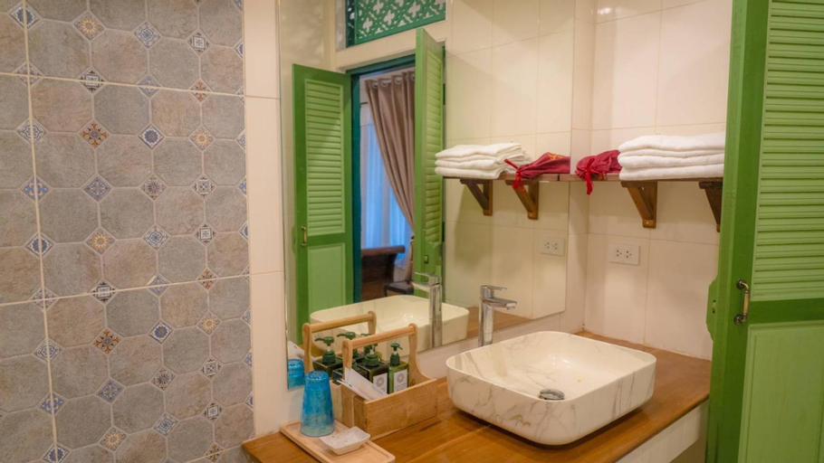 Bathroom 11