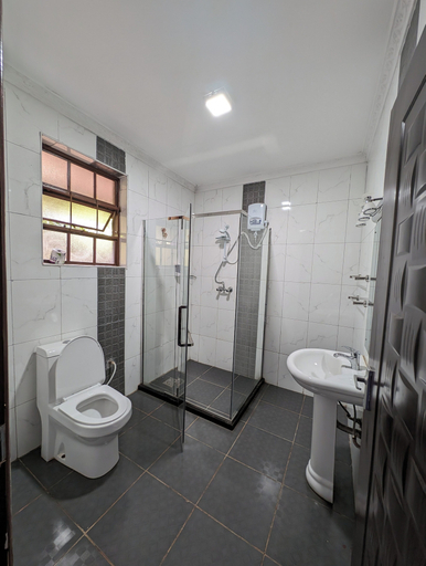 Bathroom, Edgewood Country Place, Gatanga