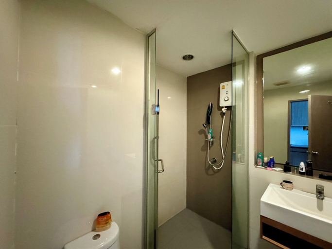 Bathroom 4, Treetops Condominium by PSR, Pattaya