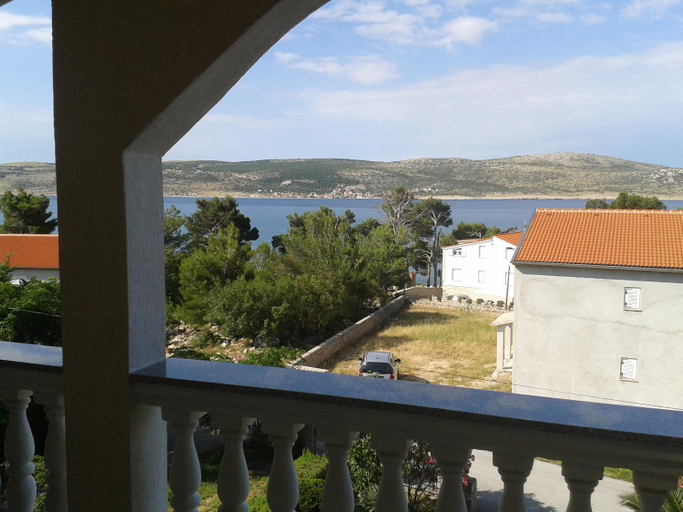 Others 4, Apartments Nika, Starigrad