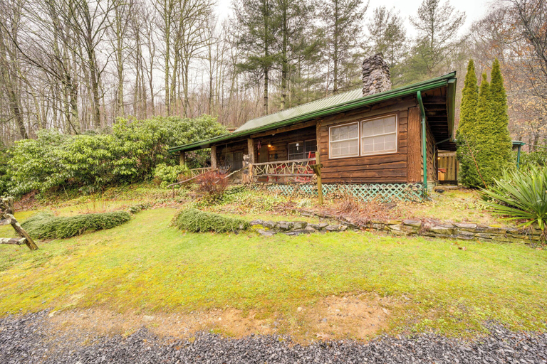 Exterior & Views 2, Rustic Maggie Valley Cabin w/ Mountain Views!, Haywood