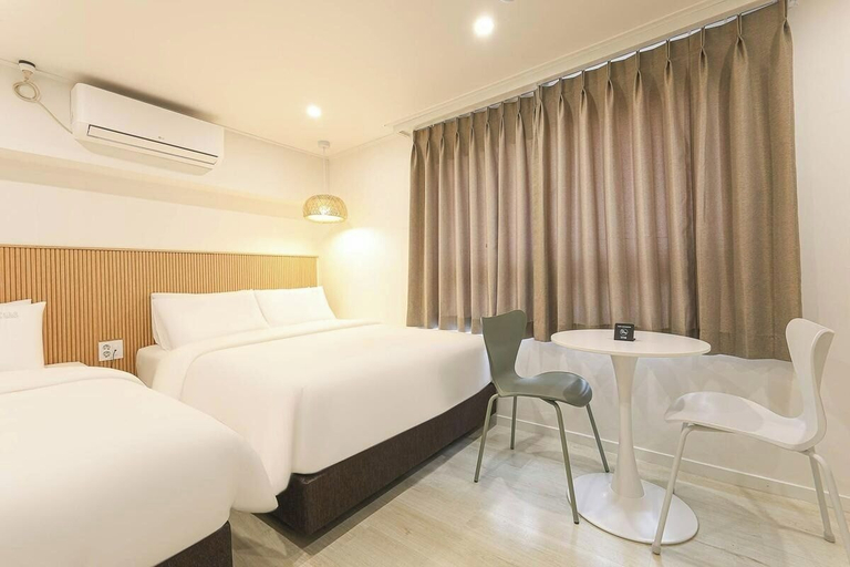 Others 5, hotel daor, Jung