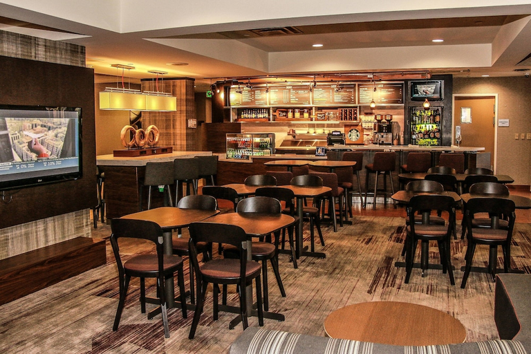 Food & Drinks 4, Courtyard Chesapeake Greenbrier, Chesapeake