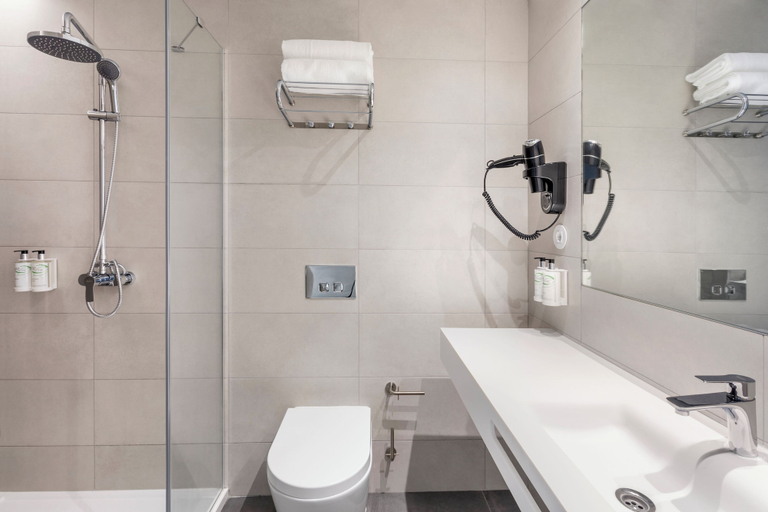 Bathroom 5, B&B Hotel Lisboa Oeiras, Oeiras