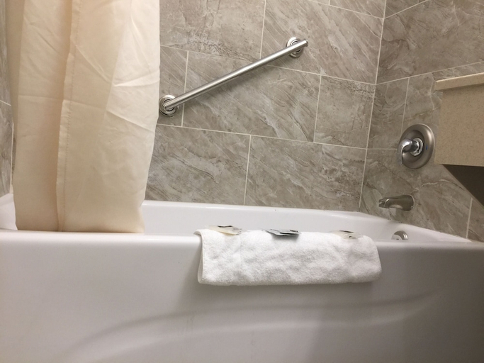 Bathroom 3, Days Inn by Wyndham Chico, Butte